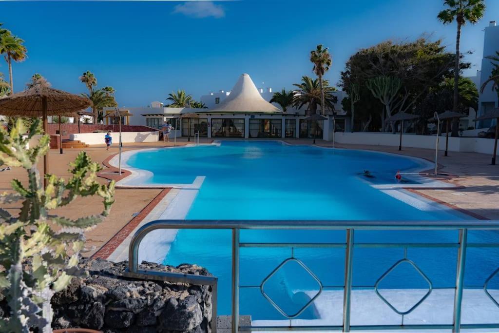 Pequeno Bungalow Firt Line Of The Sea Costa Teguise Exterior foto