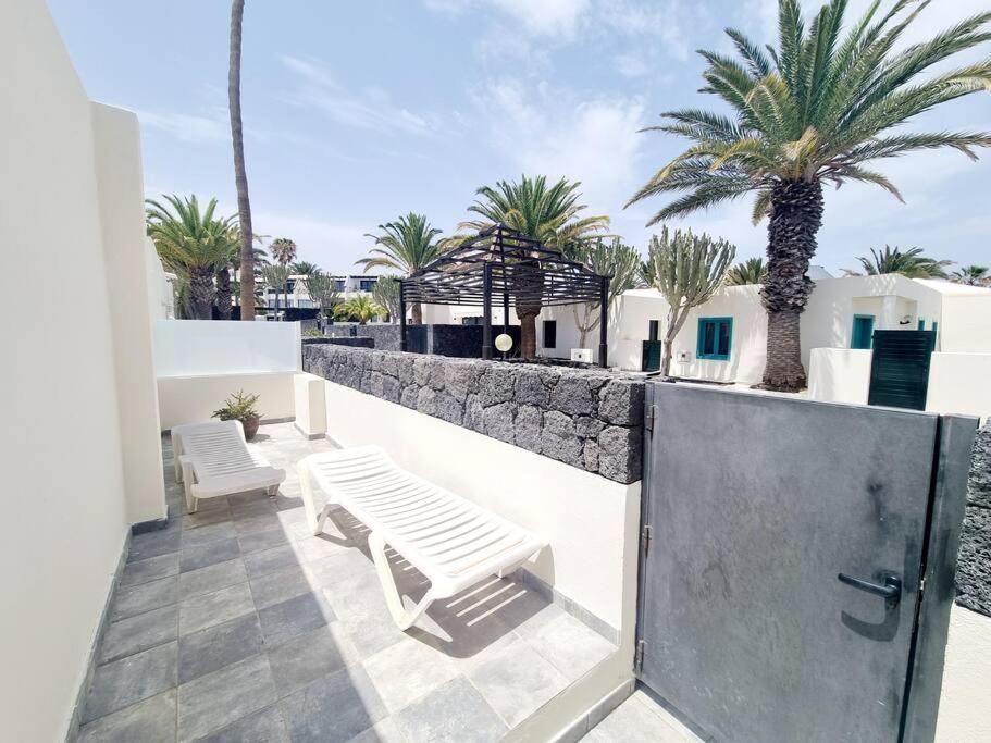 Pequeno Bungalow Firt Line Of The Sea Costa Teguise Exterior foto